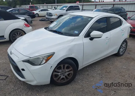 2018 Toyota Yaris Ia из США, поврежденный, VIN 3MYDLBYV4JY324422